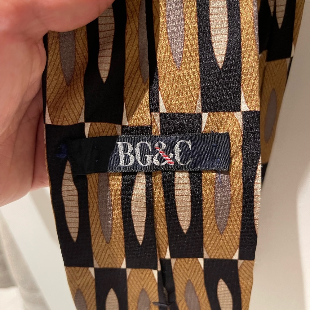 Stylish Men's Ties - Geometric and Striped Patterns